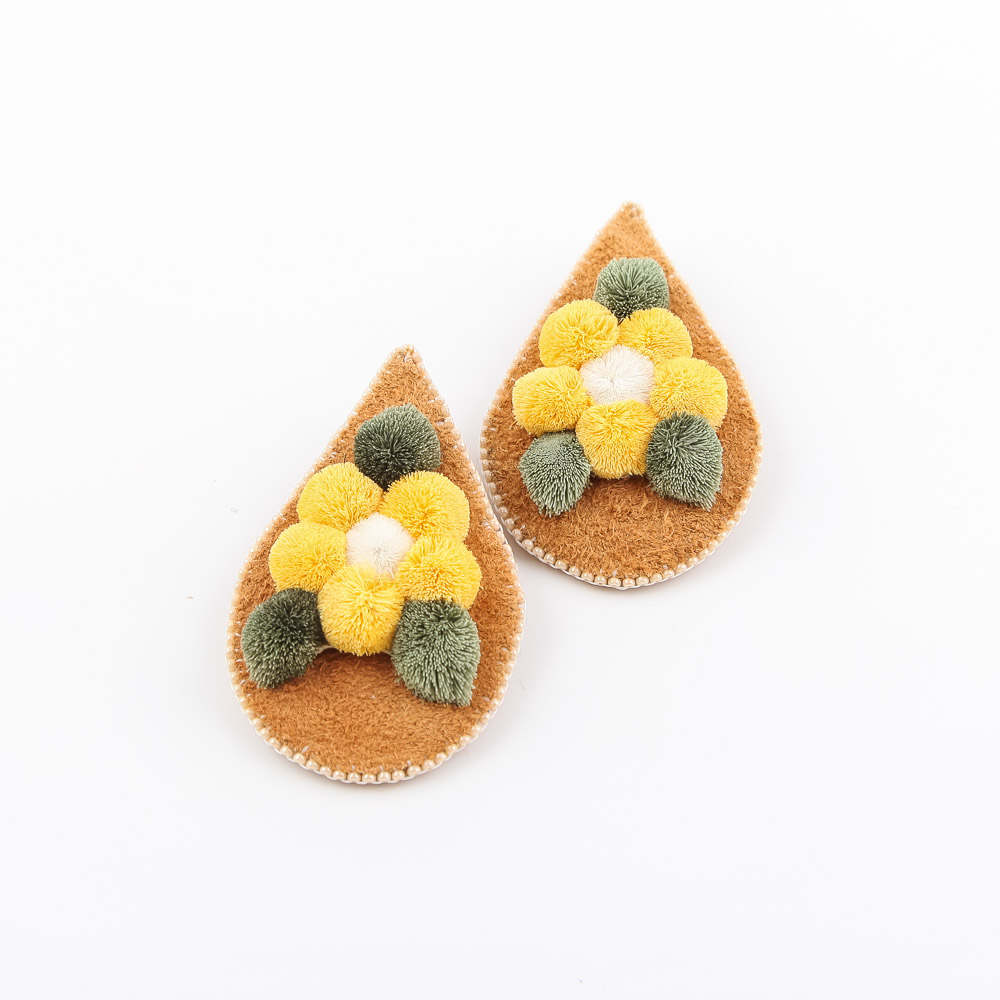 yellow tufted studs