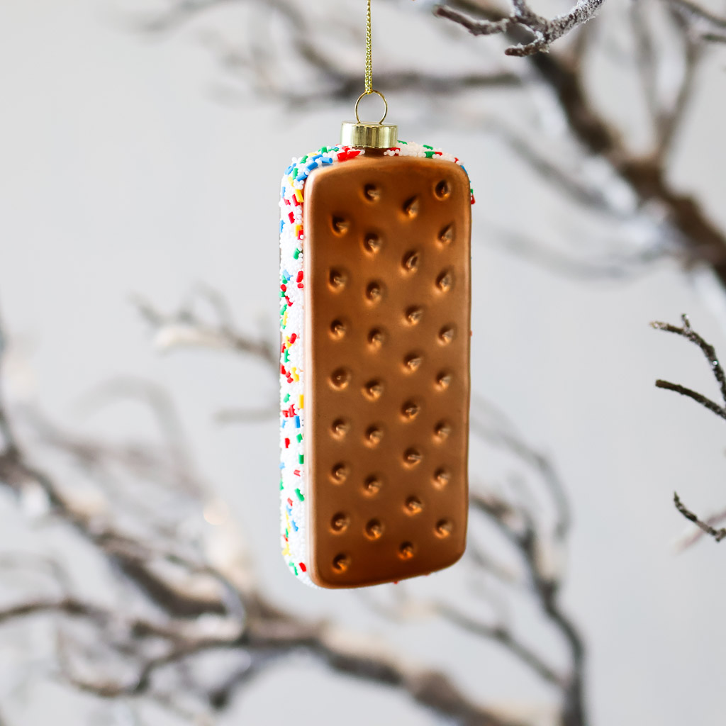 icecream sandwich ornament option 2 vanilla icecream with rainbow spinkles between two chocolate cookies to make an icecream sandwich