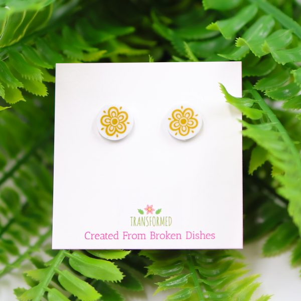 Pyrex Studs Yellow scaled